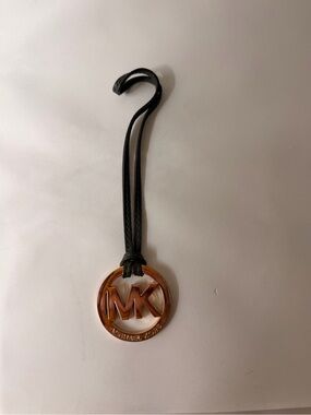 Michael Kors Green Leather Cord Necklace | Gold MK Pendant Designer Necklace EUC